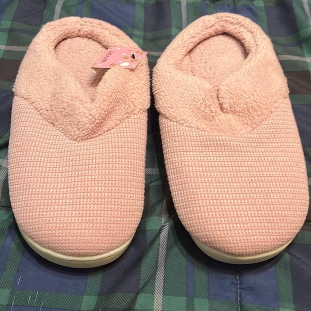 NWT Slippers House Slippers Indoor Outdoor  slip on dusty rose